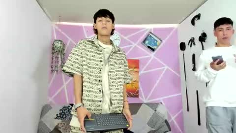 chicos hot online show from February 1, 2025, 7:13 pm