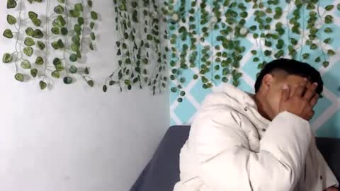 chicos hot online show from September 12, 2025, 1:33 pm