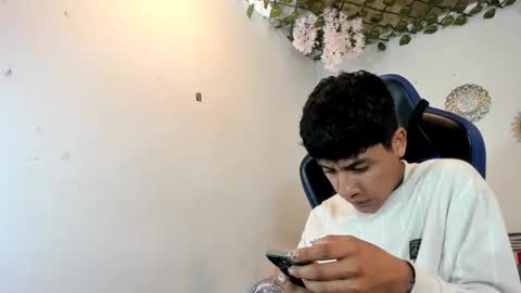 chicos hot online show from October 20, 2025, 1:22 pm