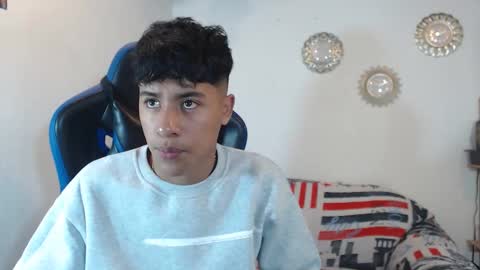 chicos hot online show from October 23, 2025, 1:43 pm