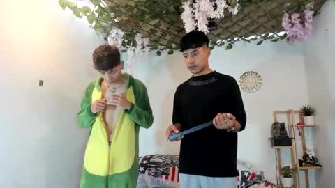 chicos hot online show from October 26, 2025, 2:12 pm