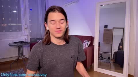 Snapshot of alexdavey chatting on December 26, 2024, 6:01 pm           online show from December 26, 2024, 6:01 pm