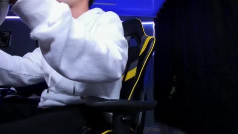 alexgiraldo__ online show from October 27, 2025, 3:21 am