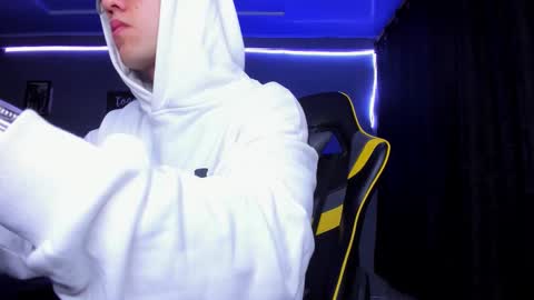 alexgiraldo__ online show from October 29, 2025, 10:06 am