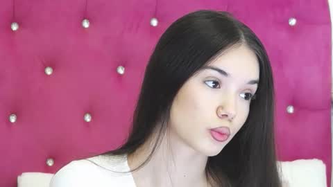 Snapshot of alexisdevine chatting on February 6, 2026, 5:23 am alexisdevine online show from February 6, 2026, 5:23 am