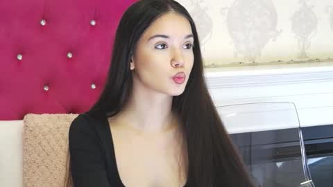 Snapshot of alexisdevine chatting on February 9, 2026, 5:22 am alexisdevine online show from February 9, 2026, 5:22 am