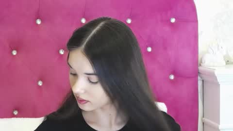 Snapshot of alexisdevine chatting on February 16, 2026, 5:25 am alexisdevine online show from February 16, 2026, 5:25 am