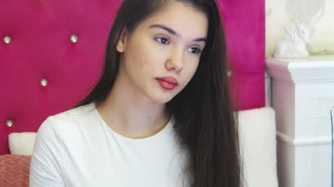 alexisdevine online show from April 7, 2026, 4:24 am