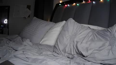 Alexis Rose online show from December 20, 2024, 3:03 am