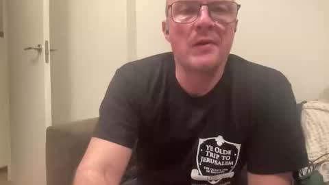 Snapshot of alexmale281 chatting on December 2, 2025, 1:00 am MrAM online show from December 2, 2025, 1:00 am