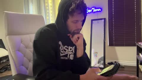 Alex Mann online show from September 29, 2025, 2:44 pm