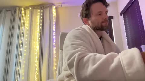 Alex Mann online show from October 6, 2025, 2:14 pm