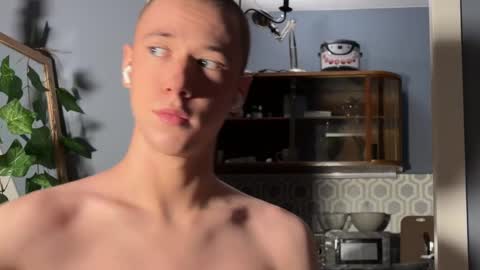 Snapshot of alexwos chatting on December 10, 2024, 3:20 am Alex online show from December 10, 2024, 3:20 am