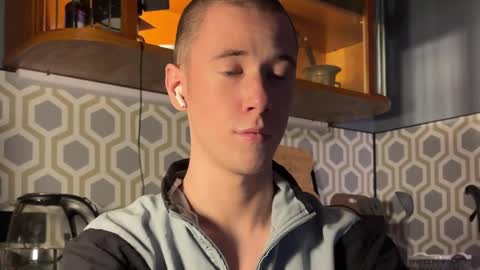 Snapshot of alexwos chatting on December 17, 2024, 12:01 am Alex online show from December 17, 2024, 12:01 am