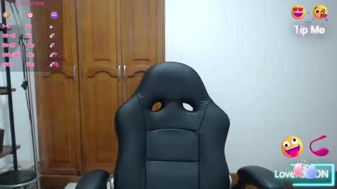 Snapshot of alexxandra20 chatting on December 15, 2025, 4:06 am alexa online show from December 15, 2025, 4:06 am