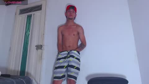 alfredo_rivas online show from June 19, 2026, 3:33 am