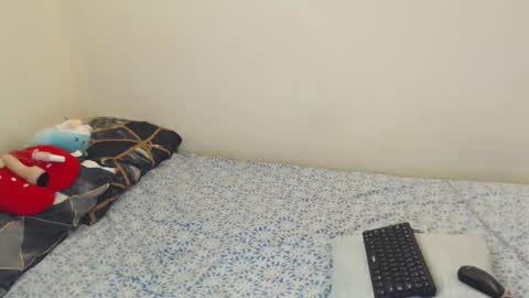 algiz_ online show from November 10, 2025, 11:04 pm