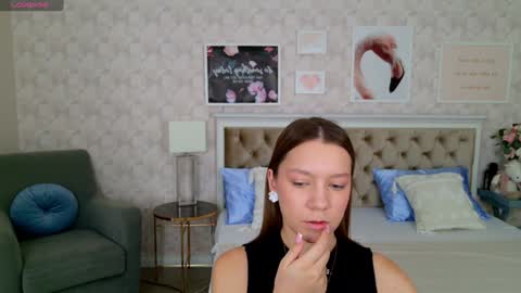 Snapshot of alice_charmy chatting on January 24, 2025, 5:10 am Alice in Wonderland online show from January 24, 2025, 5:10 am