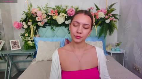 Snapshot of alice_charmy chatting on February 2, 2026, 5:33 pm Alice in Wonderland online show from February 2, 2026, 5:33 pm