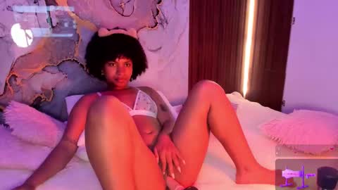 Mey online show from October 15, 2025, 10:32 pm