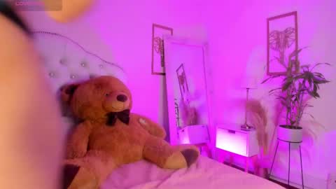 Alice Graay  online show from February 17, 2025, 4:20 am