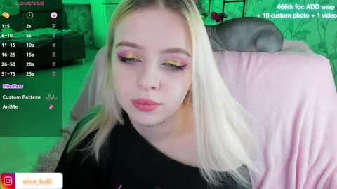 alice_halle online show from December 13, 2024, 8:26 pm