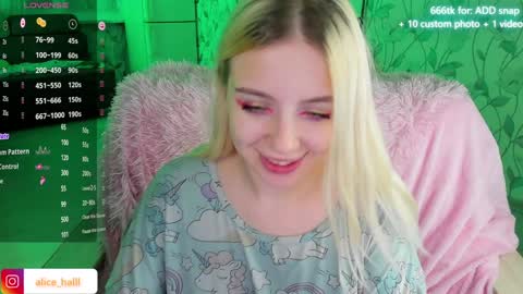 alice_halle online show from December 15, 2024, 10:39 am