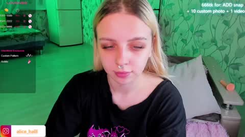 alice_halle online show from January 3, 2025, 5:42 pm