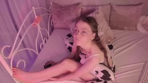 Snapshot of alice_kinky_girl chatting on March 6, 2025, 5:33 pm Alice online show from March 6, 2025, 5:33 pm