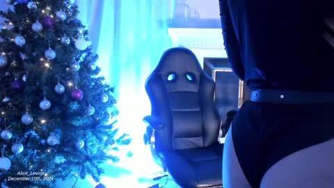 Alice  online show from December 10, 2024, 10:05 pm