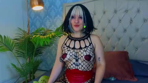 Snapshot of alice_pine chatting on November 13, 2025, 5:06 am Alice online show from November 13, 2025, 5:06 am