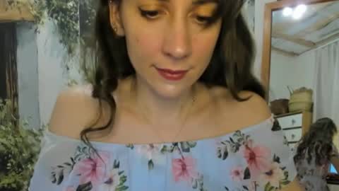 Snapshot of alice_sincere chatting on June 7, 2026, 9:07 pm Alice Love you all online show from June 7, 2026, 9:07 pm