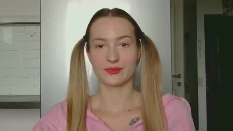 Snapshot of alice_sweet_01 chatting on September 24, 2025, 8:50 am Alice online show from September 24, 2025, 8:50 am