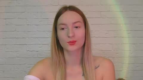 Snapshot of alice_sweet_01 chatting on October 8, 2025, 3:20 pm Alice online show from October 8, 2025, 3:20 pm