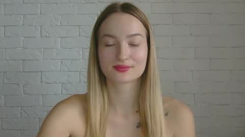 Snapshot of alice_sweet_01 chatting on October 19, 2025, 2:18 pm Alice online show from October 19, 2025, 2:18 pm