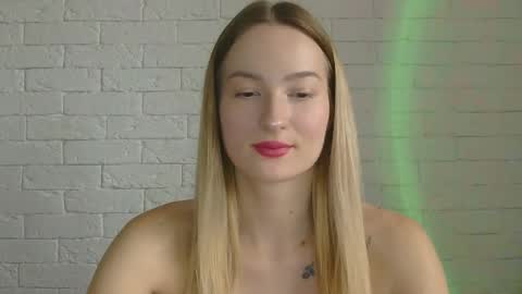 Snapshot of alice_sweet_01 chatting on October 21, 2025, 1:12 pm Alice online show from October 21, 2025, 1:12 pm