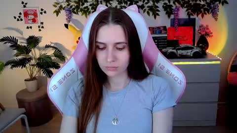 alicecharmy online show from May 17, 2026, 1:07 pm