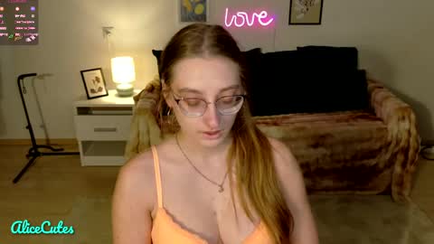 AliceCutes online show from April 7, 2026, 1:44 pm