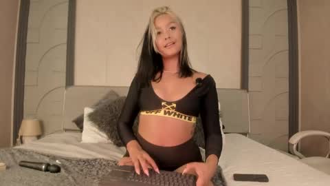 alicee_clark_ online show from June 8, 2026, 11:43 am