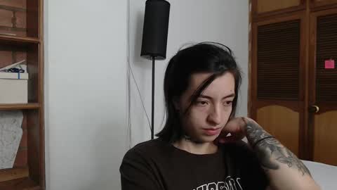 alicee_logan_ online show from March 5, 2025, 2:03 am