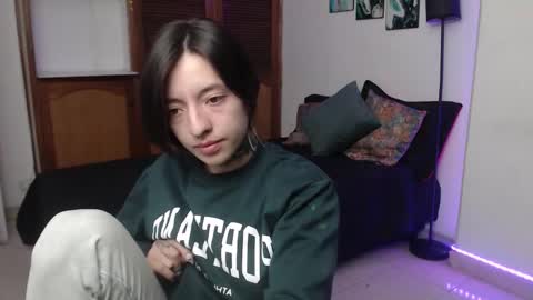 alicee_logan_ online show from October 17, 2025, 2:26 am