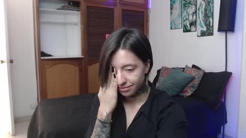 alicee_logan_ online show from November 21, 2025, 8:29 pm