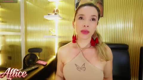 Snapshot of aliceglamour chatting on February 14, 2026, 7:10 pm Allice online show from February 14, 2026, 7:10 pm