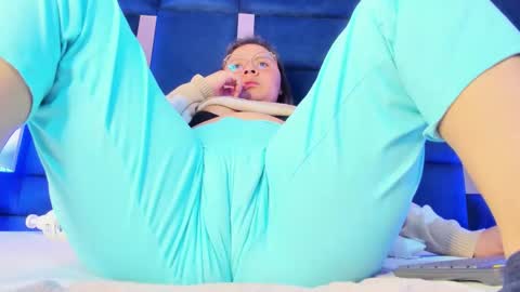 alicehott_05 online show from March 1, 2026, 5:20 am