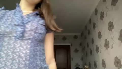 aliceinlustland online show from December 3, 2025, 11:08 am