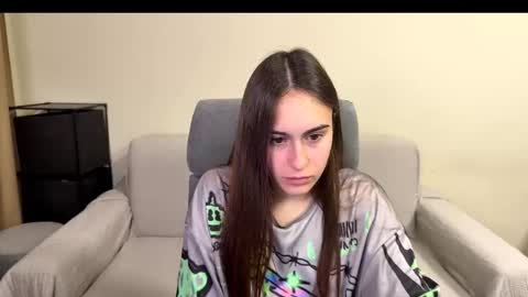 alicekollt online show from December 3, 2025, 2:37 pm