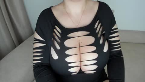 Snapshot of alicelevine chatting on December 3, 2024, 5:20 am AliceLevine online show from December 3, 2024, 5:20 am