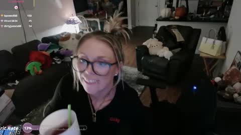 Alice Liddell online show from October 25, 2025, 8:11 am