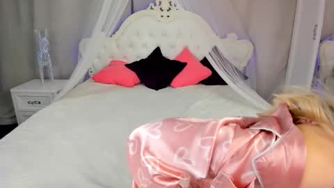 Snapshot of alicemonro chatting on October 20, 2025, 8:26 am alicemonro online show from October 20, 2025, 8:26 am