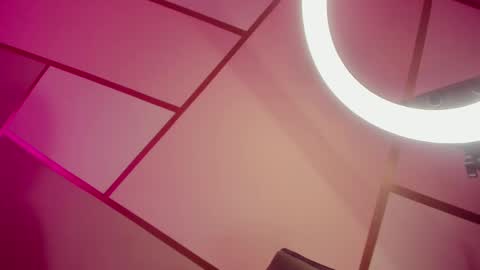 Alice online show from September 25, 2025, 8:01 pm